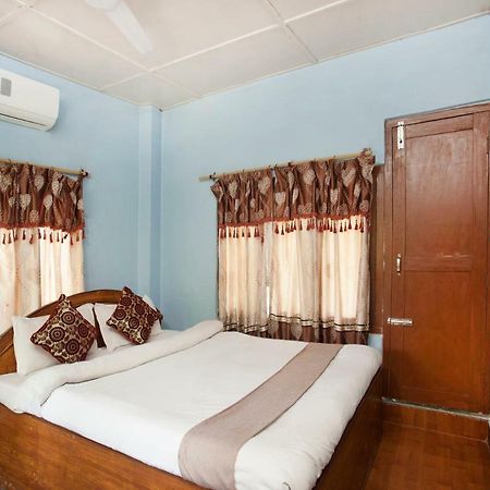 Spot On 486 Hotel Holy Lodge Sauraha Dış mekan fotoğraf
