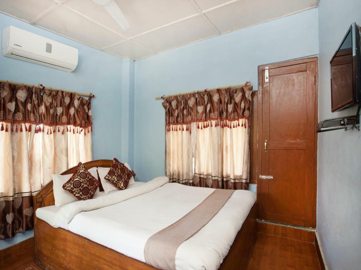 Spot On 486 Hotel Holy Lodge Sauraha Dış mekan fotoğraf