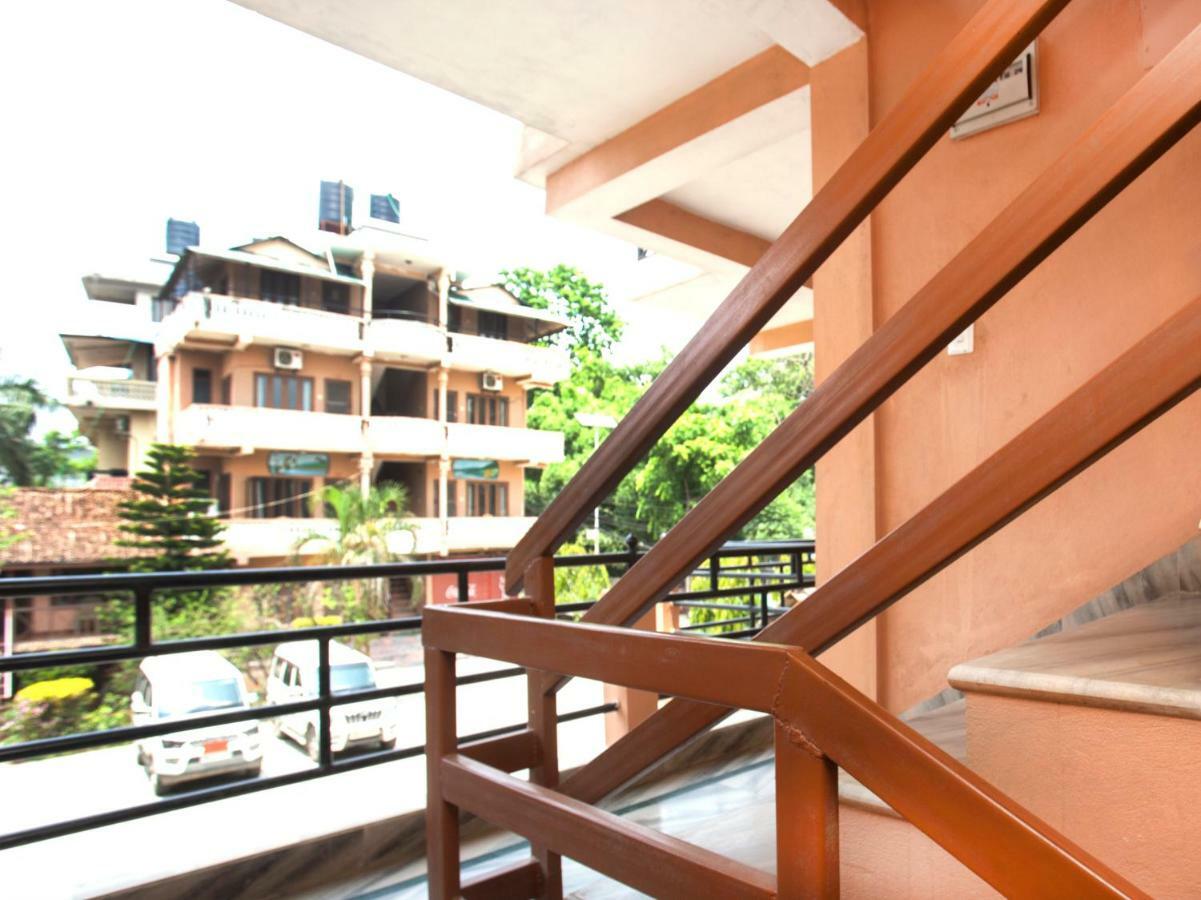 Spot On 486 Hotel Holy Lodge Sauraha Dış mekan fotoğraf