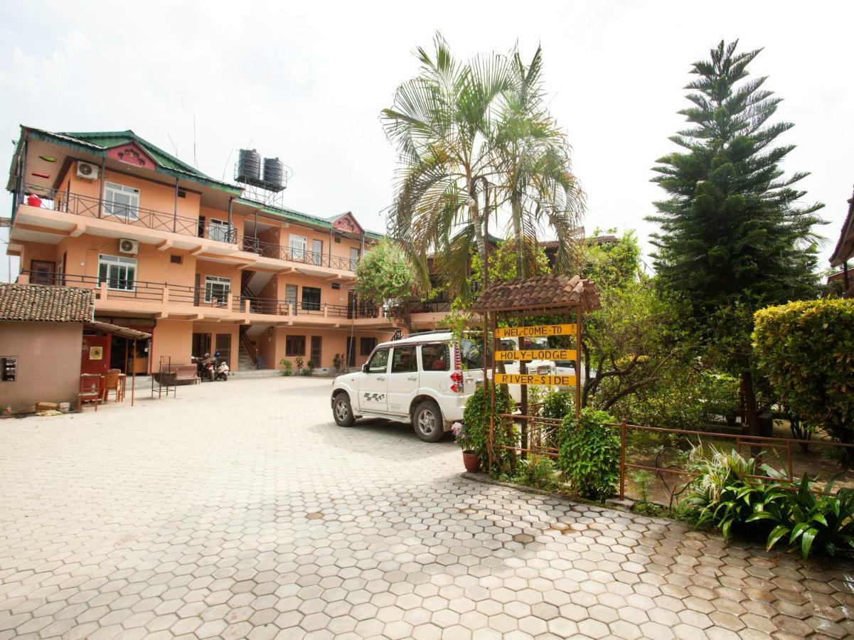 Spot On 486 Hotel Holy Lodge Sauraha Dış mekan fotoğraf