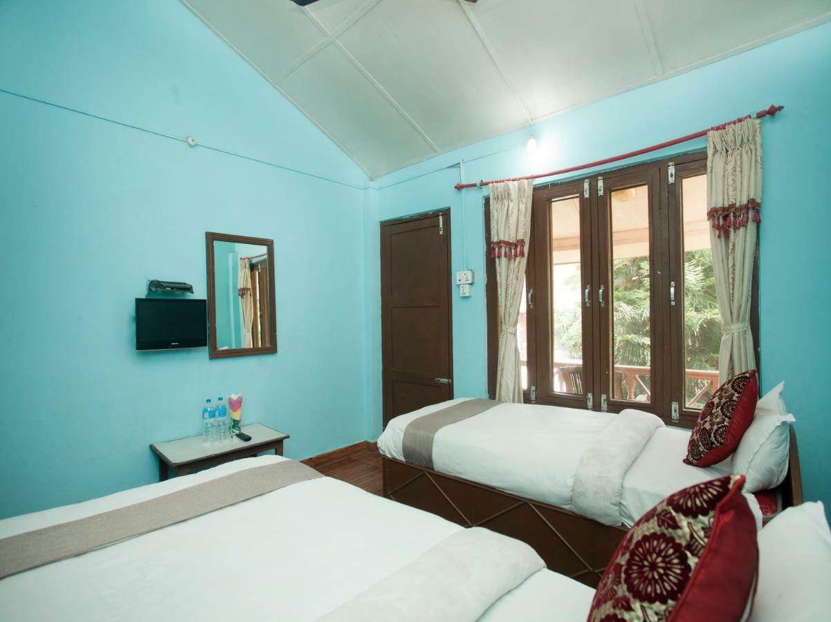 Spot On 486 Hotel Holy Lodge Sauraha Dış mekan fotoğraf