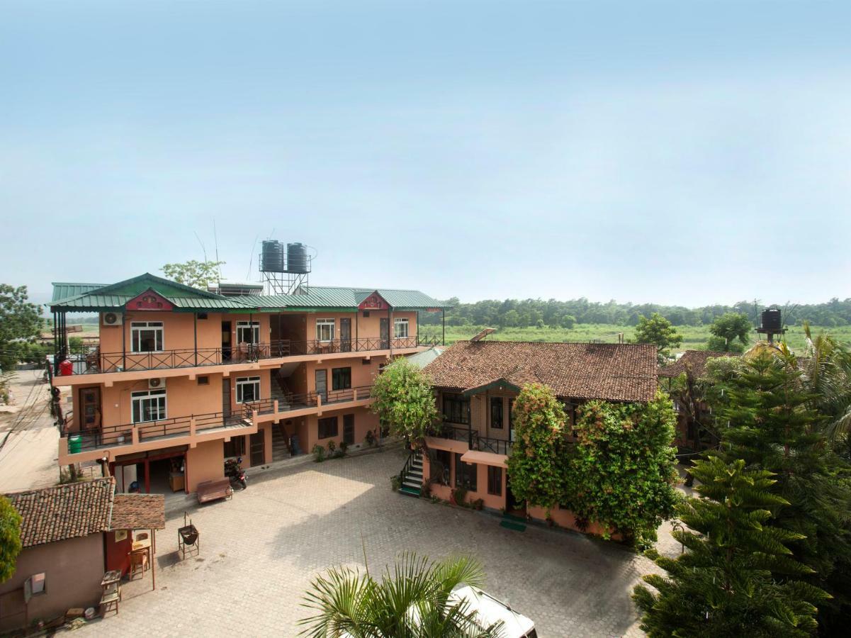 Spot On 486 Hotel Holy Lodge Sauraha Dış mekan fotoğraf