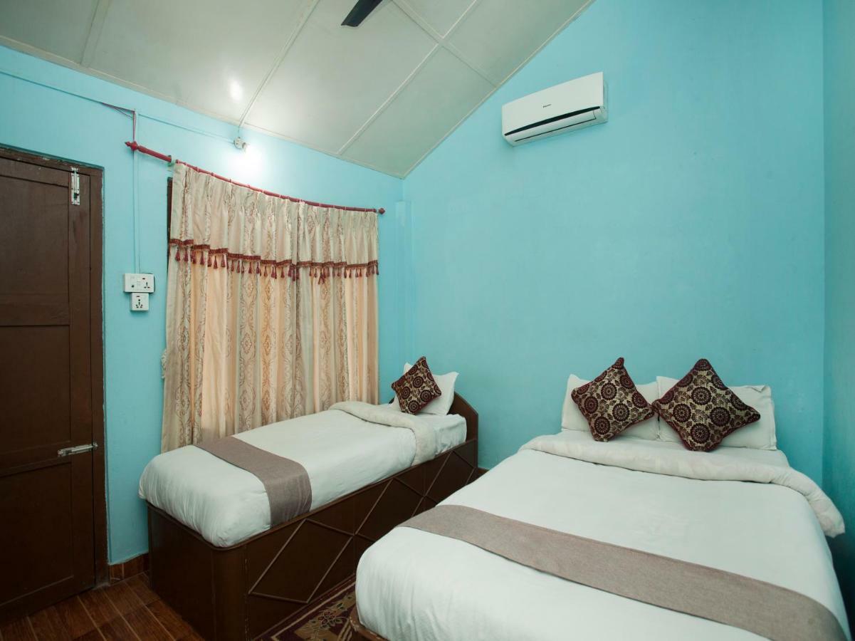 Spot On 486 Hotel Holy Lodge Sauraha Dış mekan fotoğraf