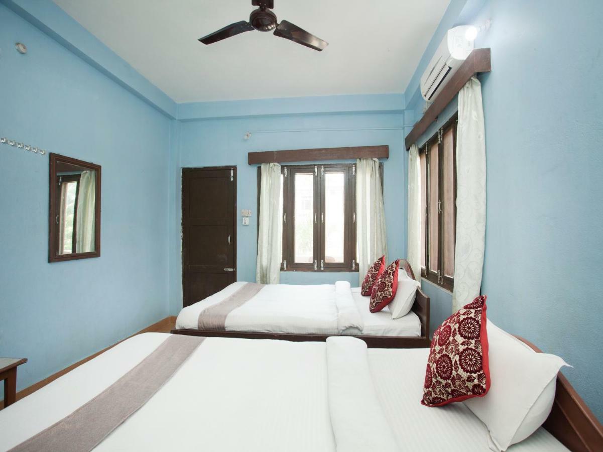 Spot On 486 Hotel Holy Lodge Sauraha Dış mekan fotoğraf