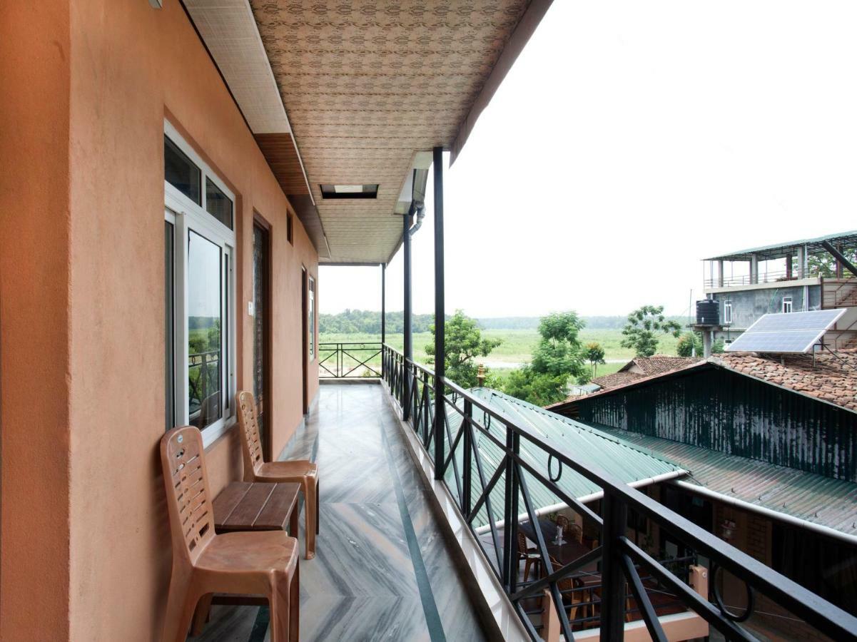 Spot On 486 Hotel Holy Lodge Sauraha Dış mekan fotoğraf