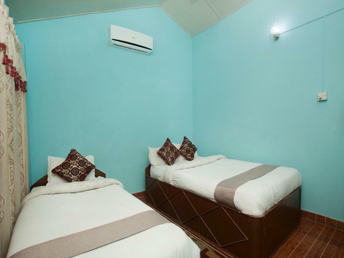 Spot On 486 Hotel Holy Lodge Sauraha Dış mekan fotoğraf