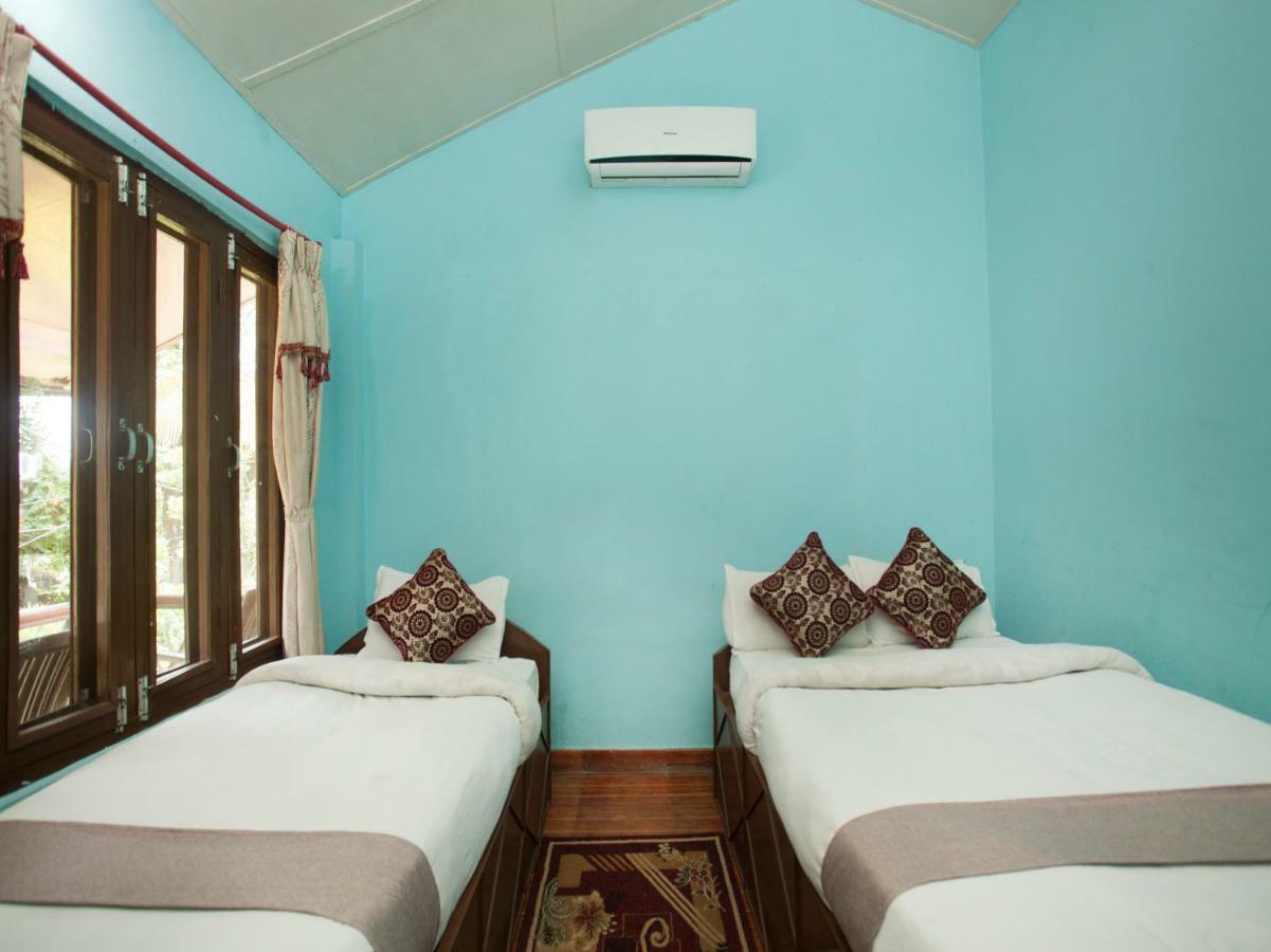 Spot On 486 Hotel Holy Lodge Sauraha Dış mekan fotoğraf